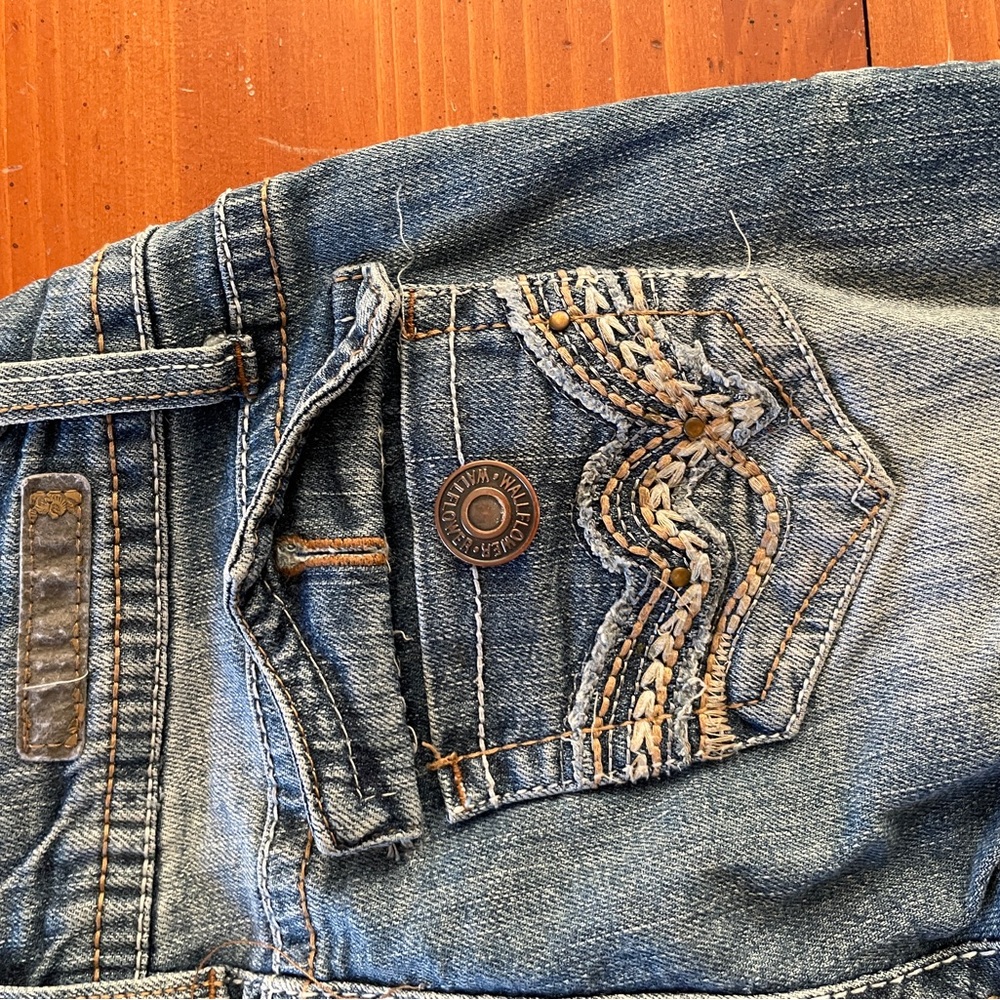 Wallflower junior’s Faded Blue Boot Cut Jeans - Picture 5 of 6